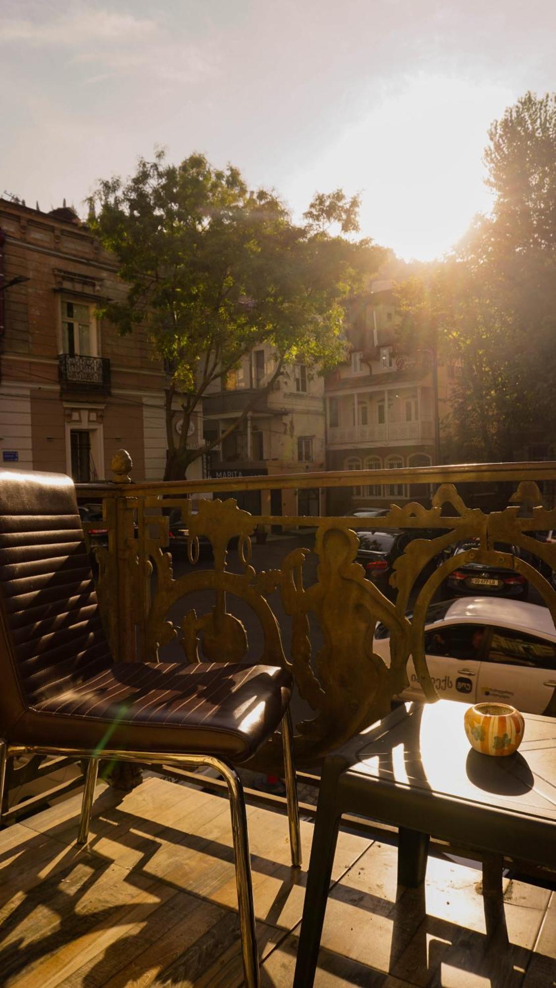 J Square Hostel Tbilisi Exterior foto