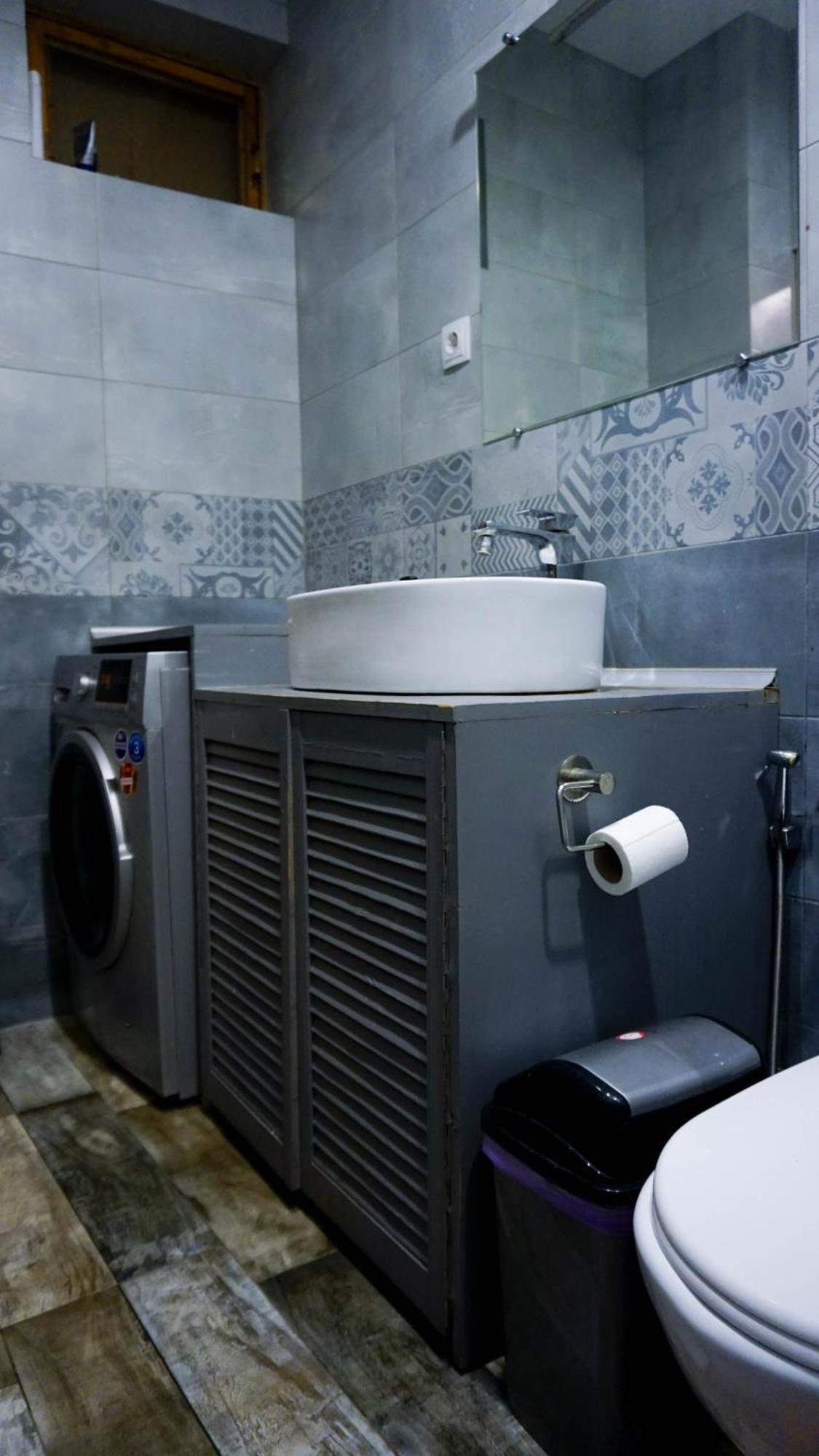 J Square Hostel Tbilisi Exterior foto